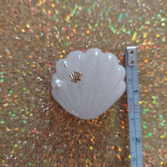 Faux Pearl Resin Shell Hair Clip - Picture 4 of 5